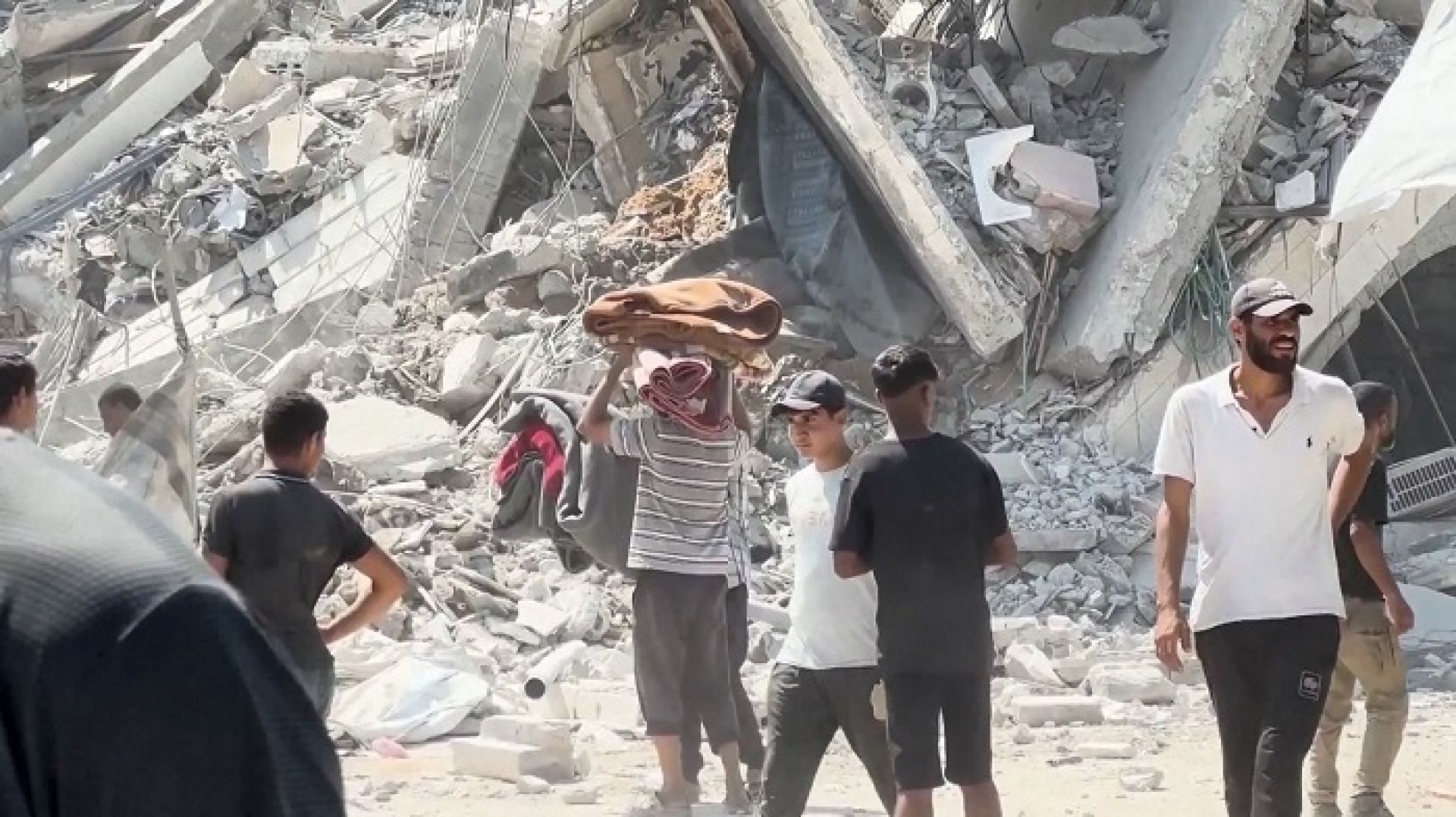 द्वन्द्व सुरु भएयता ६७ हजार बढी प्यालेस्टिनीहरूको मृत्यु, युद्धविराम कार्यान्वयन सुरु